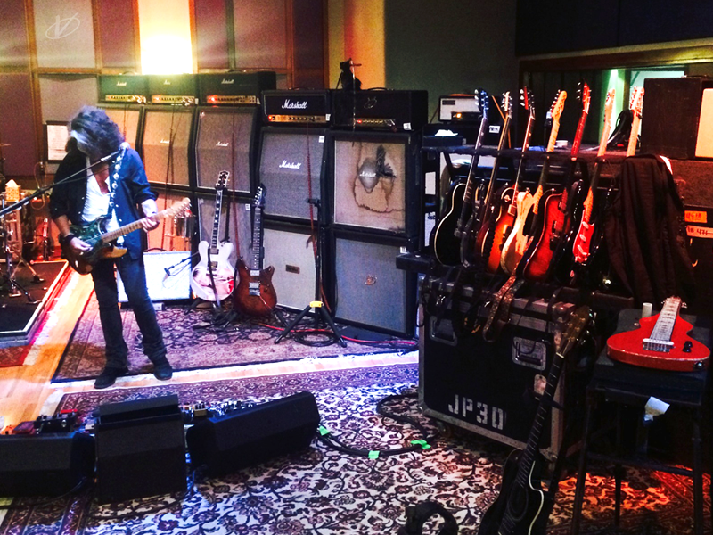 Joe%20Perry%20Aerosmith%20Rehearsal%20with%20Voodoo%20Amps%20Products%20Mods%20Med.png